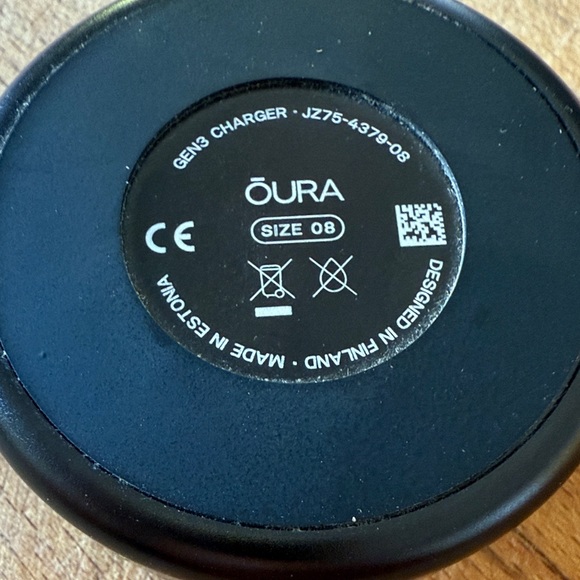 Oura Black Wearable Charger - Picture 1 of 2